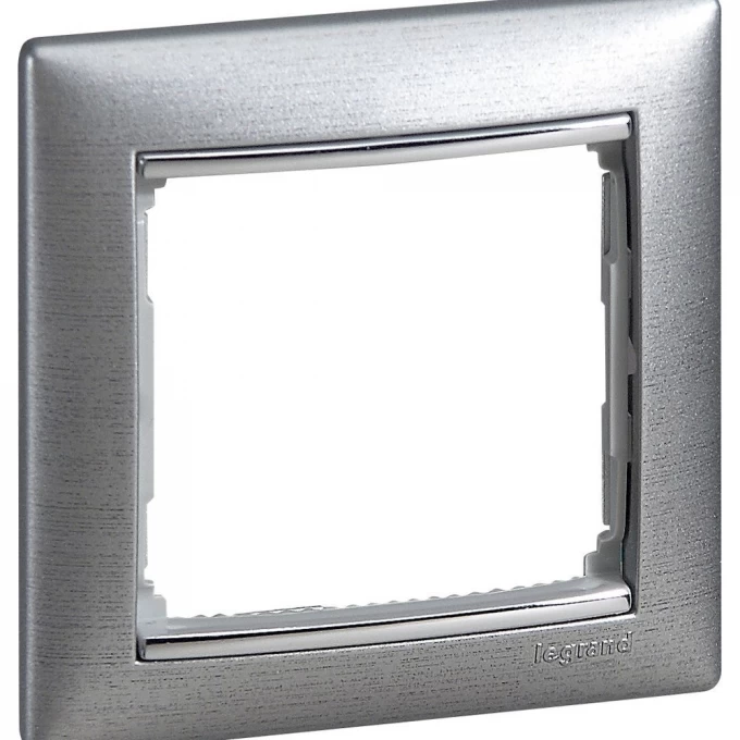 Рамка LEGRAND Valena 1 пост алюминий матовый 770331 Рамка LEGRAND Valena 1 пост алюминий матовый 770331